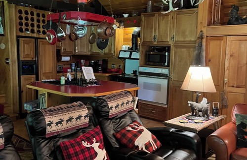 Hyner Cabina | Luxury cabin located for easy access to UTV/ATV trails and snowmobile trails.