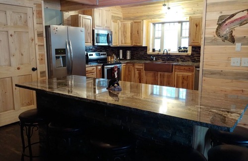 Island Park Cabina | CABINA DE LUJO DE NUEVA CONSTRUCCIÓN! A minutos de West Yellowstone Sleeps 10, WIFI