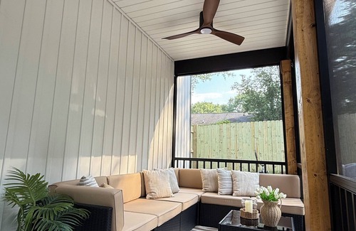 Westminster Cabaña | Luxury Cabin Near Lake Hartwell –Pet-friendly, FirePlace/3 bedroom & playground
