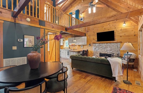 Roseland Cabina | Luxury Cabin on 6 Acres w/ Mountain Views Near Nelson 151 & Wintergreen