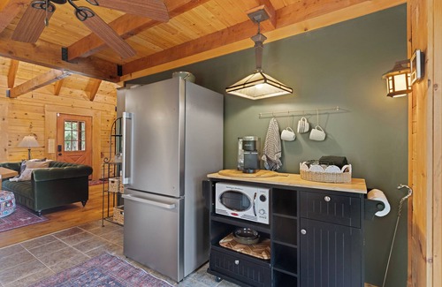 Roseland Cabina | Luxury Cabin on 6 Acres w/ Mountain Views Near Nelson 151 & Wintergreen