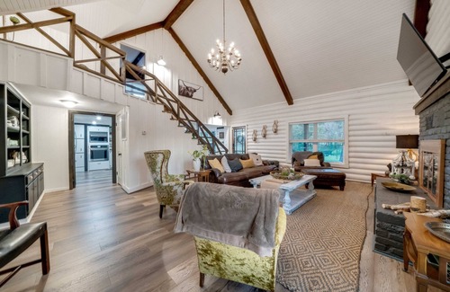 Fairfield Cabina | Luxury Cabin on 9.5acres, ready for your gatherings and retreats!