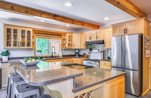 Naches Cabina | Luxury Cabin on Naches River, Near Mount Rainier!