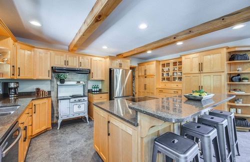 Naches Cabina | Luxury Cabin on Naches River, Near Mount Rainier!