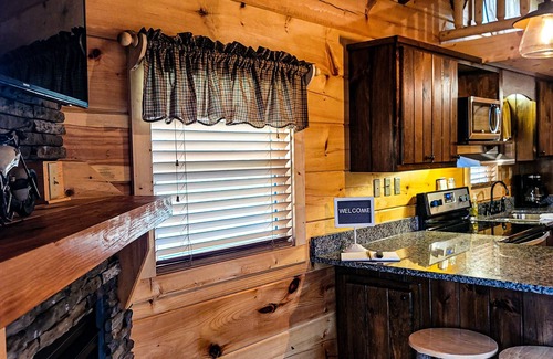 Andrews Cabina | Luxury Cabin on the River Surrounded by Stunning Mountain Views!
