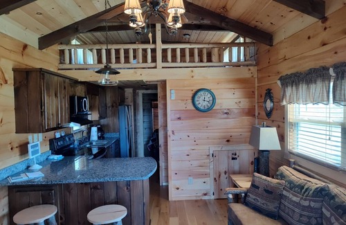 Andrews Cabina | Luxury Cabin on the River Surrounded by Stunning Mountain Views!