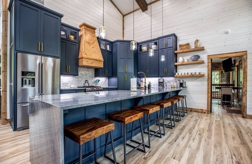 Broken Bow Cabina | Luxury Cabin Private Pond 3k sqft Covered Deck