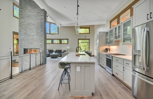 Ellijay Cabina | Luxury Cabin w/ Private Waterfall, Hot Tub, Fire Pit & More