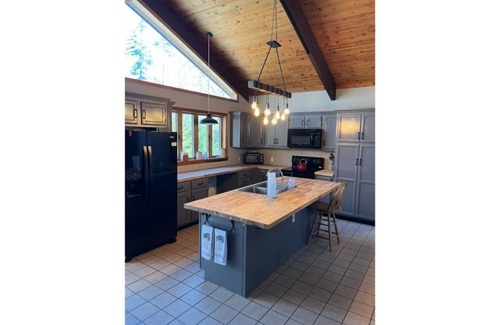 Old Forge Casa | Luxury Cabin with Indoor Heated SaltWater Pool!