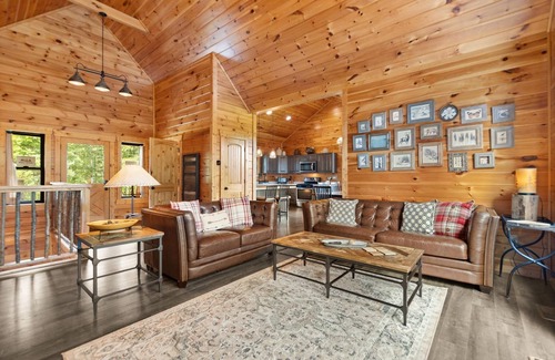 Zoe Cabina | Luxury Cabin with Rustic Elegance