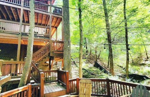 Blue Ridge Villa | LUXURY CABIN WITH WATERVIEW AND PRIVACY, hiking