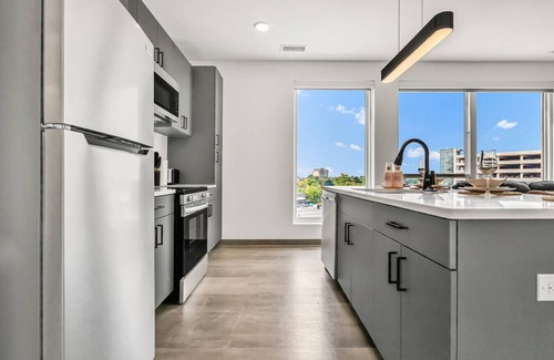 University Circle Apartamento | Luxury & Calming 2BR | Cleveland Clinic