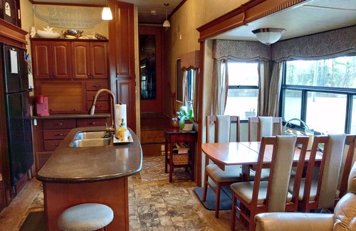 Micanopy Casa | Luxury camping on horse farm in Reddick