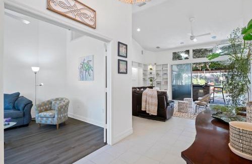 Palm Harbor Casa | Luxury Canal-Front Home with Heated Pool Spa Bicycles