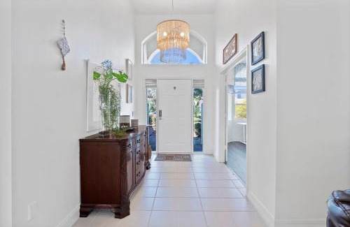 Palm Harbor Casa | Luxury Canal-Front Home with Heated Pool Spa Bicycles