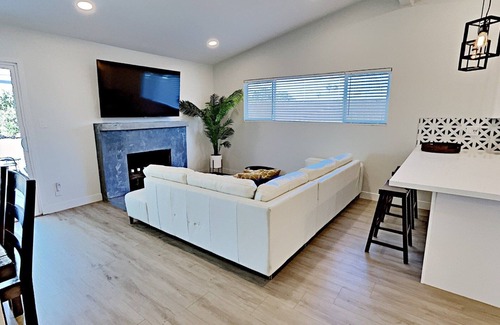 Bay Ho Casa | Luxury Canyon Living 4-Bedroom Home in North Clairemont