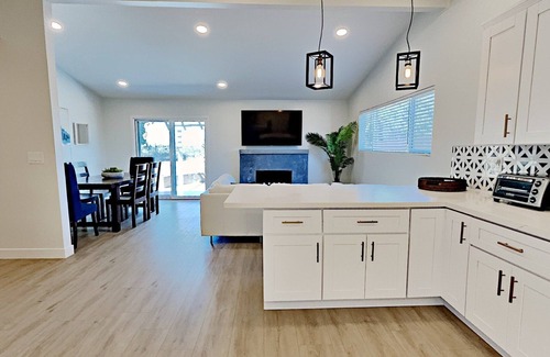 Bay Ho Casa | Luxury Canyon Living 4-Bedroom Home in North Clairemont