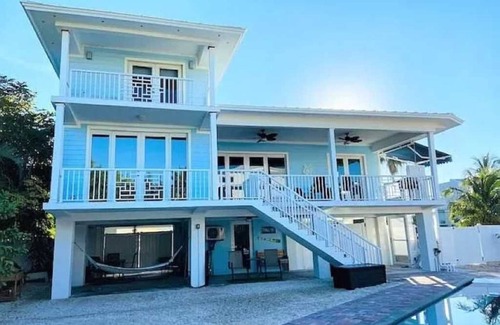Pirates Cove Casa | Luxury Cape Cod Villa with pool and Tiki patio