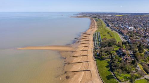 Swalecliffe Otro | Luxury Caravan At Seaview Holiday Park In Kent Ref 47034Pb