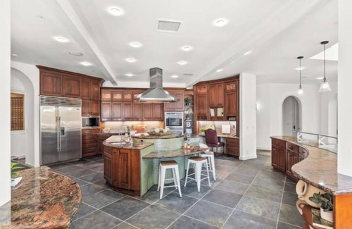 Davis Otro | Luxury Castle Retreat UC Davis