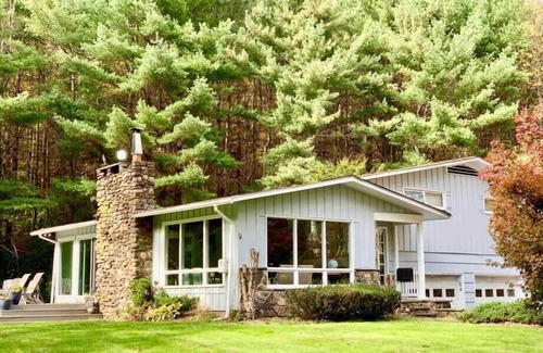 Prattsville Villa | **Luxury Catskill MNTN 5BR 3Bath Villa -Hot Tub/ Fire Pit**