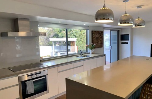Stirling Casa | Luxury Central Canberra Home For Families/Work