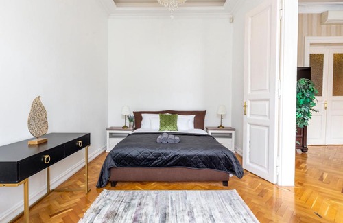 Erzsebetvaros Apartamento | Luxury Central Home next to the New York Café