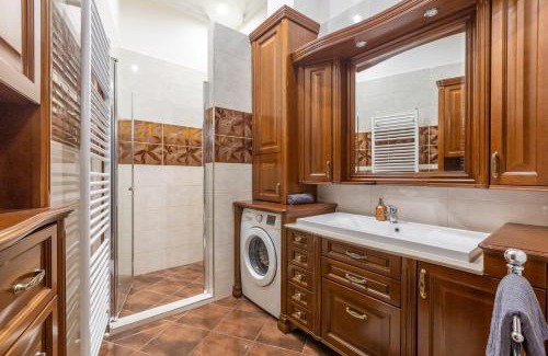 Erzsebetvaros Apartamento | Luxury Central Home next to the New York Café