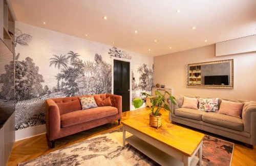 Canterbury Casa | Luxury Central Home - Parking & EV point, Superking bed