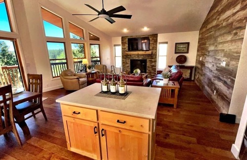 Black Hawk Chalet De Esquí | Luxury Chalet Close to skiing with NEW hot tub!
