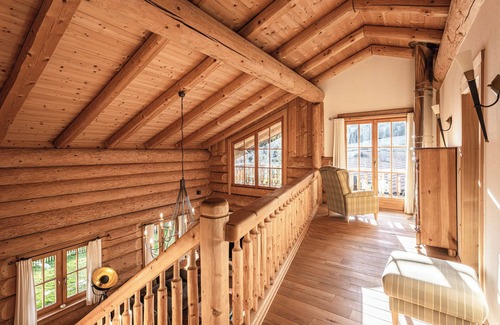 Ruhpolding Apartamento | Luxury chalet natural log cabin, 165sqm, 3 bedrooms, 2 bathrooms, fireplace, terrace with jacuzzi