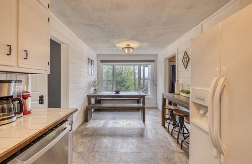 Mineral Bluff Chalet De Esquí | Luxury Chalet on 50 Acres w/ Hot Tub, Game Room, Mountain View & seasonal spring