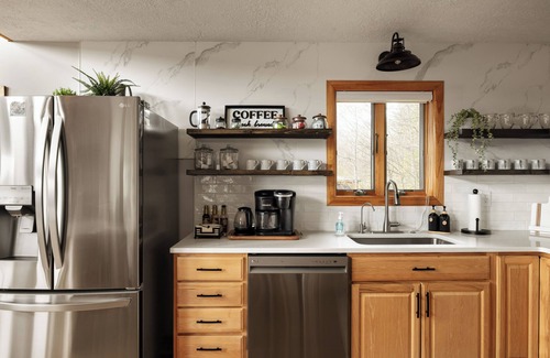 Swanton Cabina | Luxury Chalet: Views, Hot Tub, Sauna, Tesla EV
