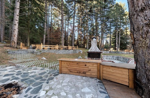 Razlog Chalet De Esquí | Luxury chalet within a private pine tree park, in Pirin mountain foothstep