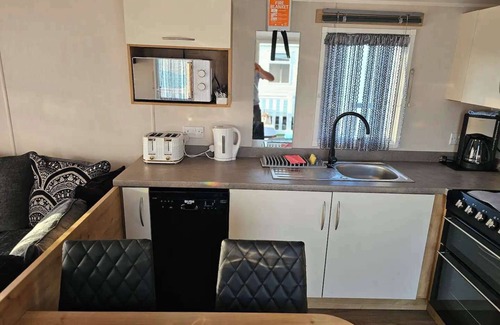 Selsey Cabina | Luxury Chichester caravan Seaside Retreat