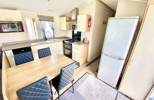 Selsey Cabina | Luxury Chichester caravan Seaside Retreat