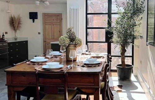 Chester Casa | Luxury City Centre Townhouse - Sleeps 6