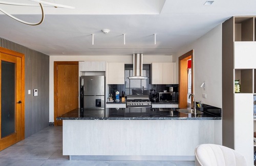 Evaristo Morales Condominio | Luxury-CityCenter-1br-View-Pool-Downtown-Yellowkey