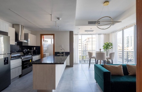Evaristo Morales Condominio | Luxury-CityCenter-1br-View-Pool-Downtown-Yellowkey