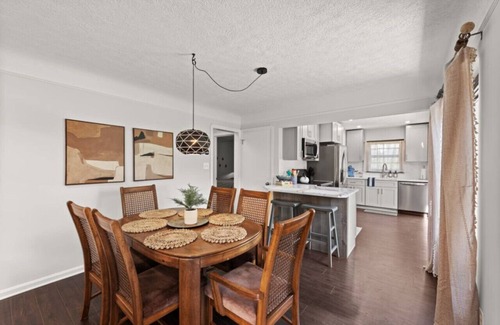 Parma Heights Apartamento | Luxury Cleveland Home W/ Fitness Equipment & Yard