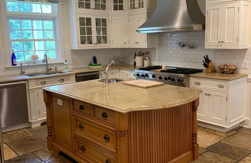 Westport Casa | Luxury Coastal Estate, 7min to NYC train & beach. Heated pool & amazing gardens