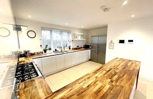 Westward Ho Casa | Luxury Coastal Home - Hot Tub, Home Cinema & More