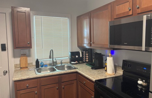 Jacksonville Casa | Luxury Comfort: King Size Bed , LED Massage Sofas , Cozy FirePit & Gazebo