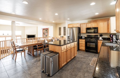 Bear Hollow Village Casa | Luxury Community Amenities, Central Location, Private Hot Tub & Pet-Friendly!