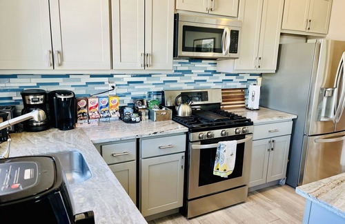 Jack London District Condominio | Luxury condo 1 block to BART, one stop to SF, 1 mile to Jack London Square