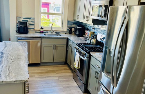 Jack London District Condominio | Luxury condo 1 block to BART, one stop to SF, 1 mile to Jack London Square