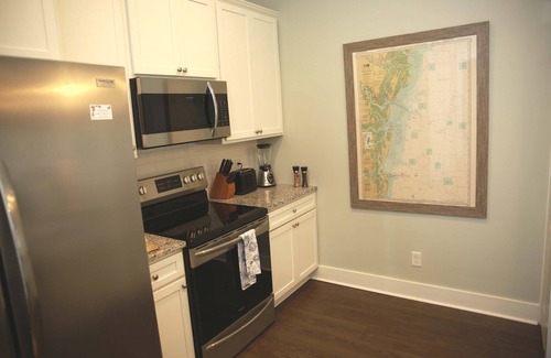 King City Condominio | Luxury Condo at Village Pier, King Bed,Full Kitchen, Polaris Ranger for Rent