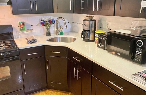 East Norwich Casa | Luxury Condo Apt. for 4: Persons: w/ Pvt. Entrance
