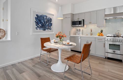 The Funk Zone Condominio | Luxury Condo at West Beach Walking Distance to Downtown SB