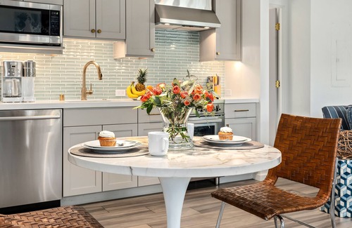 The Funk Zone Condominio | Luxury Condo at West Beach Walking Distance to Downtown SB